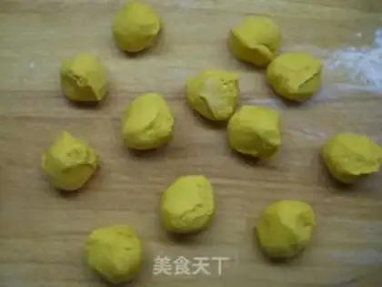 Make Small pumpkin bun step 5