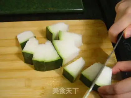 Make Stewed duck with white gourd and coix rice step 1