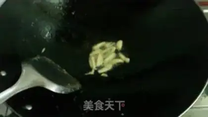 Make stir-fried pork with day lily and straw mushroom step 8