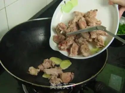Make Stewed duck with white gourd and coix rice step 2