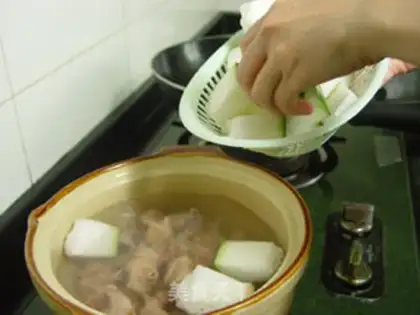 Make Stewed duck with white gourd and coix rice step 3