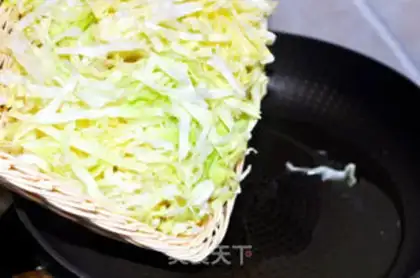 Make Scrambled cabbage with tomato and egg step 5
