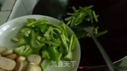 Make stir-fried pork with day lily and straw mushroom step 10