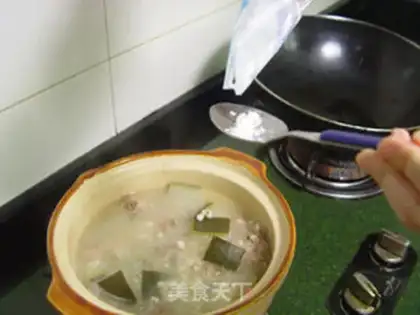 Make Stewed duck with white gourd and coix rice step 5