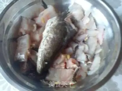 Make Mullet head bone soup step 0