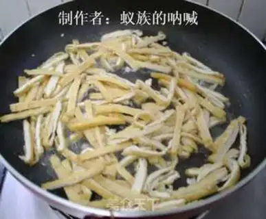 Make stir-fried three shredded vegetables step 3