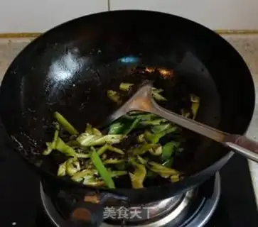 Make Farmhouse stir-fried pork step 6
