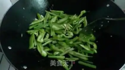 Make stir-fried pork with day lily and straw mushroom step 11