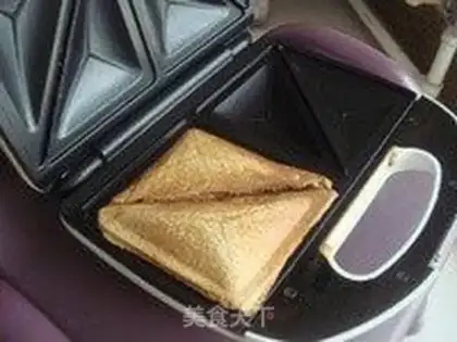 Make Peanut butter and banana sandwich step 5