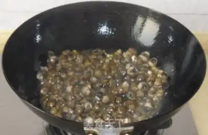 Make Sauteed snail with spicy sauce step 2