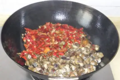 Make Sauteed snail with spicy sauce step 3