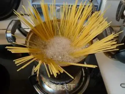 Make spaghetti bolognese step 8