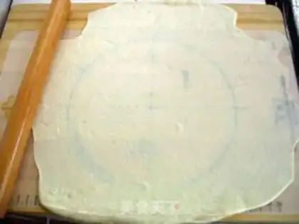 Make Taiwanese scallion pancakes step 3