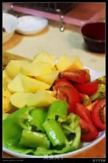 Make Xinjiang saute spicy chicken step 1