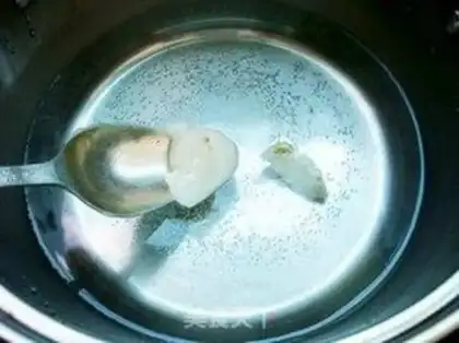 Make Mint egg soup step 1