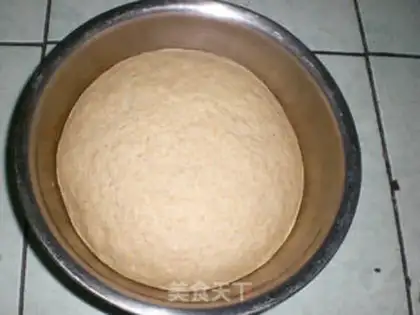 Make milk-flavored whole wheat steamed buns step 1