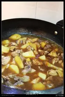 Make Xinjiang saute spicy chicken step 6