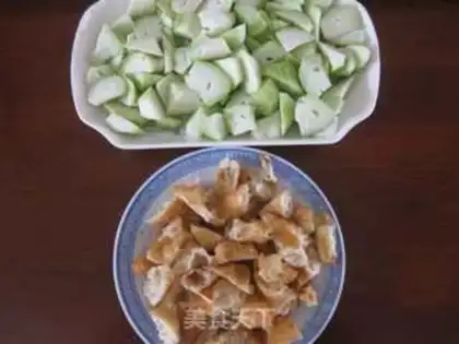 Make stir-fried oil sticks with loofah step 0