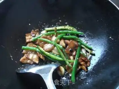 Make Sauce spicy pork with Hangzhou pepper step 7