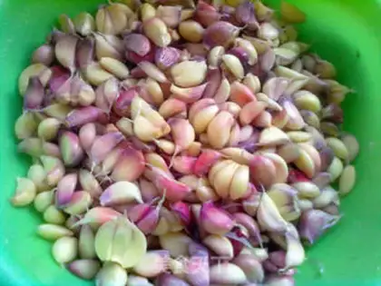 Make Sweet and sour garlic step 0