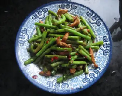 Make stir-fried pork with cowpea step 3