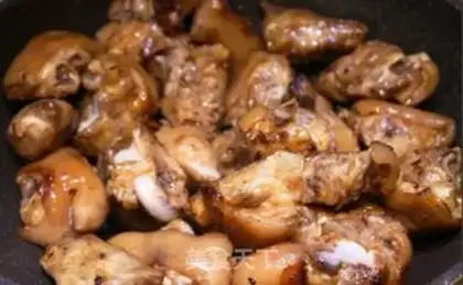 Make braised pork knuckles in red step 4