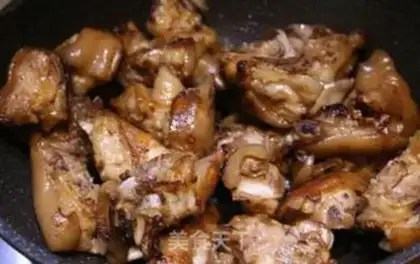 Make braised pork knuckles in red step 5