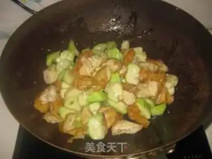 Make stir-fried oil sticks with loofah step 4