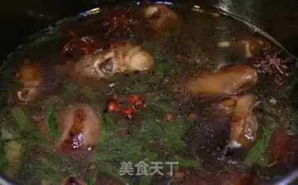 Make braised pork knuckles in red step 6