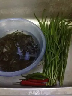 Make Fried shrimp with leeks step 0