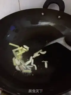 Make Fried shrimp with leeks step 3
