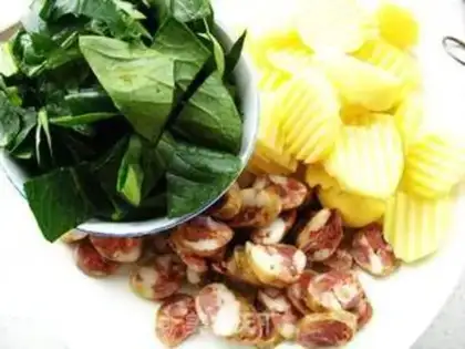 Make Braised rice with sausage and potato step 1