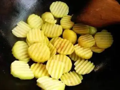 Make Braised rice with sausage and potato step 2