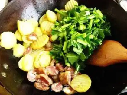 Make Braised rice with sausage and potato step 3