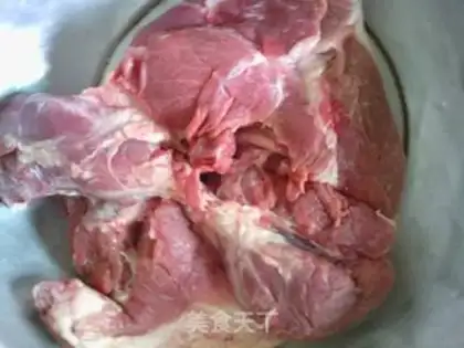 Make braised pork step 0