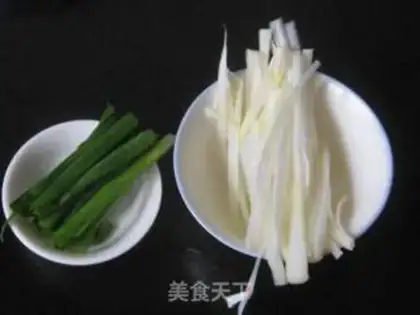 Make Spicy salmon with shredded green onion step 2