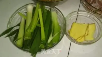 Make Braised duck with dried bamboo shoots step 1