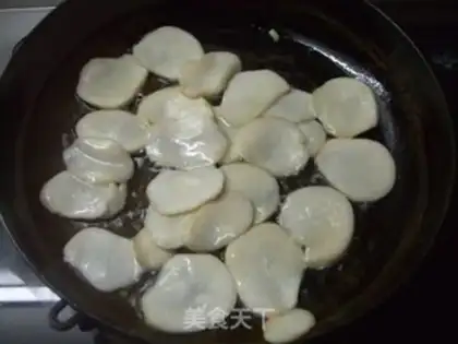 Make Dry stir-fried bacon and apricot mushroom step 2