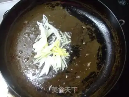 Make Dry stir-fried bacon and apricot mushroom step 4