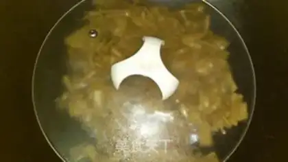 Make Braised duck with dried bamboo shoots step 5