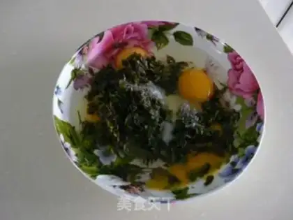 Make fried eggs with Chinese toon step 2