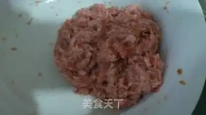 Make Steamed dumplings with pickled cabbage and pork step 1