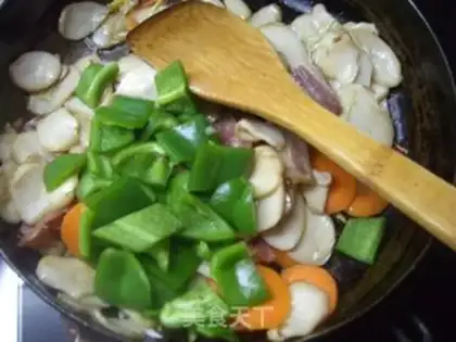 Make Dry stir-fried bacon and apricot mushroom step 7