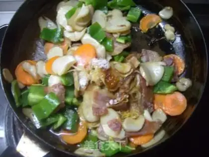 Make Dry stir-fried bacon and apricot mushroom step 8