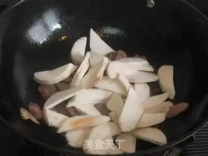 Make Sausage with tomato and apricot mushroom step 3