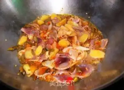 Make stir-fried chicken offal with pickled pepper step 5