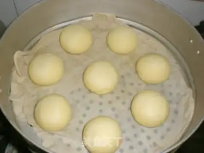 Make milk-flavored corn steamed buns step 6