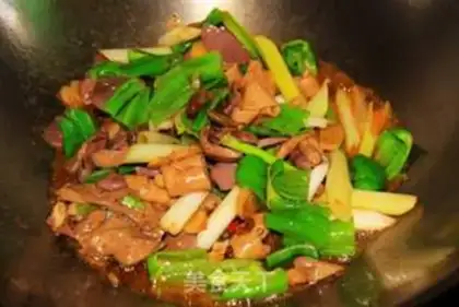 Make stir-fried chicken offal with pickled pepper step 7