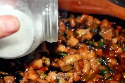 Make Eggplant noodles with diced pork step 14