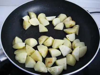 Make Sichuan-style pork ribs with potatoes step 2